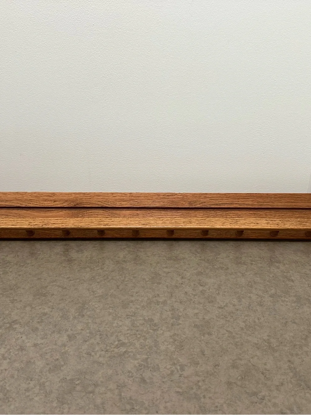 Vintage Wooden Wall-Mounted Display Plate Shelf Spindle Gallery Rail Solid Oak